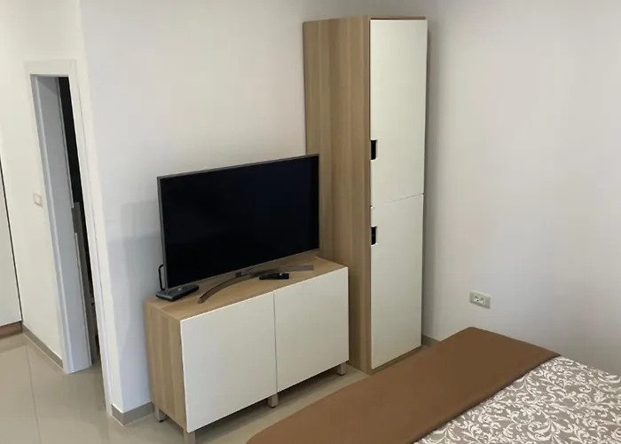 Апартаменты Glambyaj With Free Parking And Netflix *