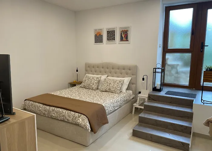 Glambyaj With Free Parking And Netflix Пула