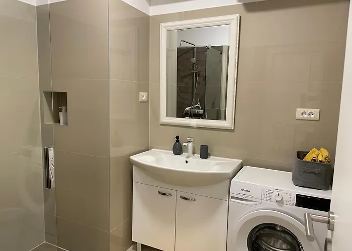 Апартаменты Glambyaj With Free Parking And Netflix *