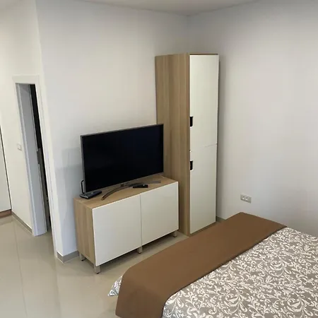 Apartment Glambyaj *