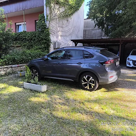 Apartament Glambyaj With Free Parking And Netflix Pula